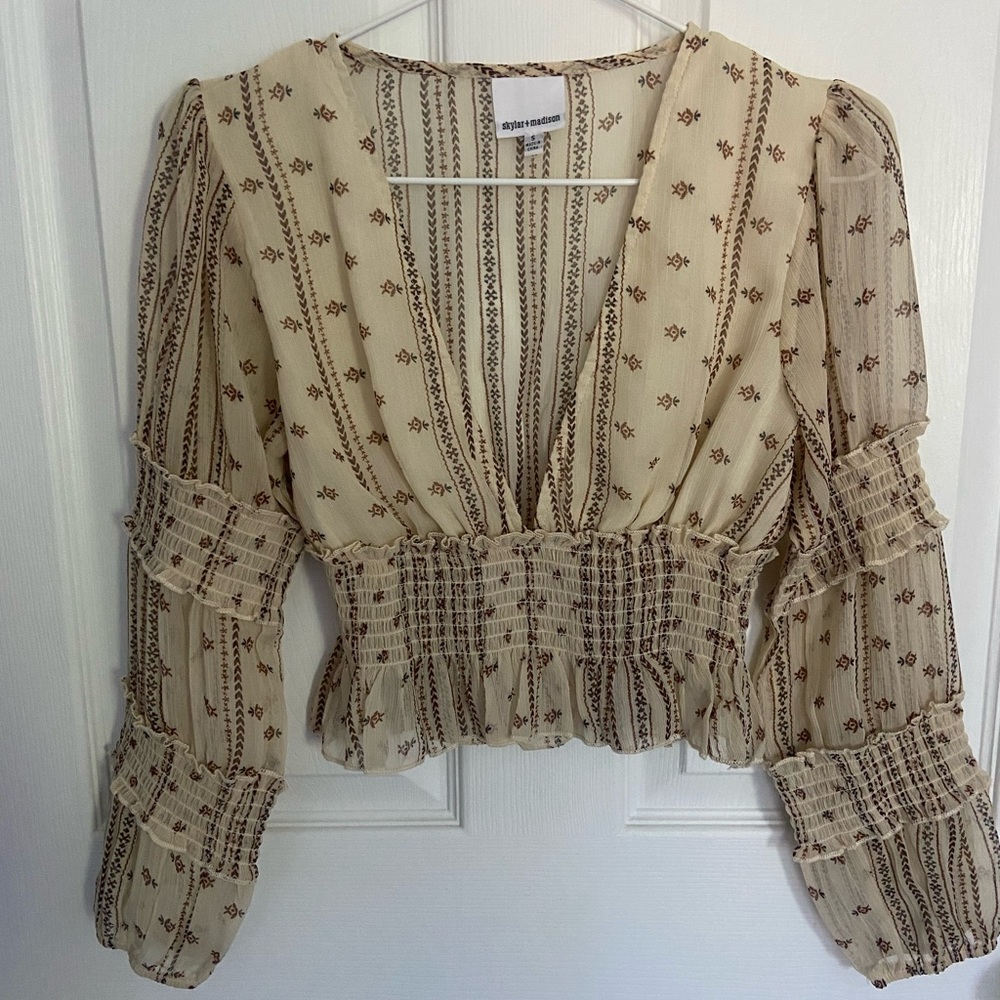 Super cute Luna chick fall top!!